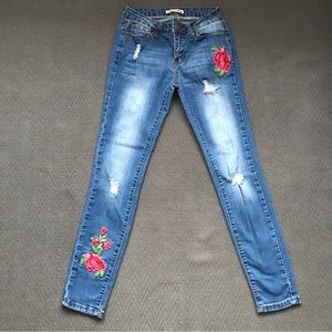 Encore Blue Jeans Mid Rise Roll Up Skinny Rose Embroidered Denim Beautiful